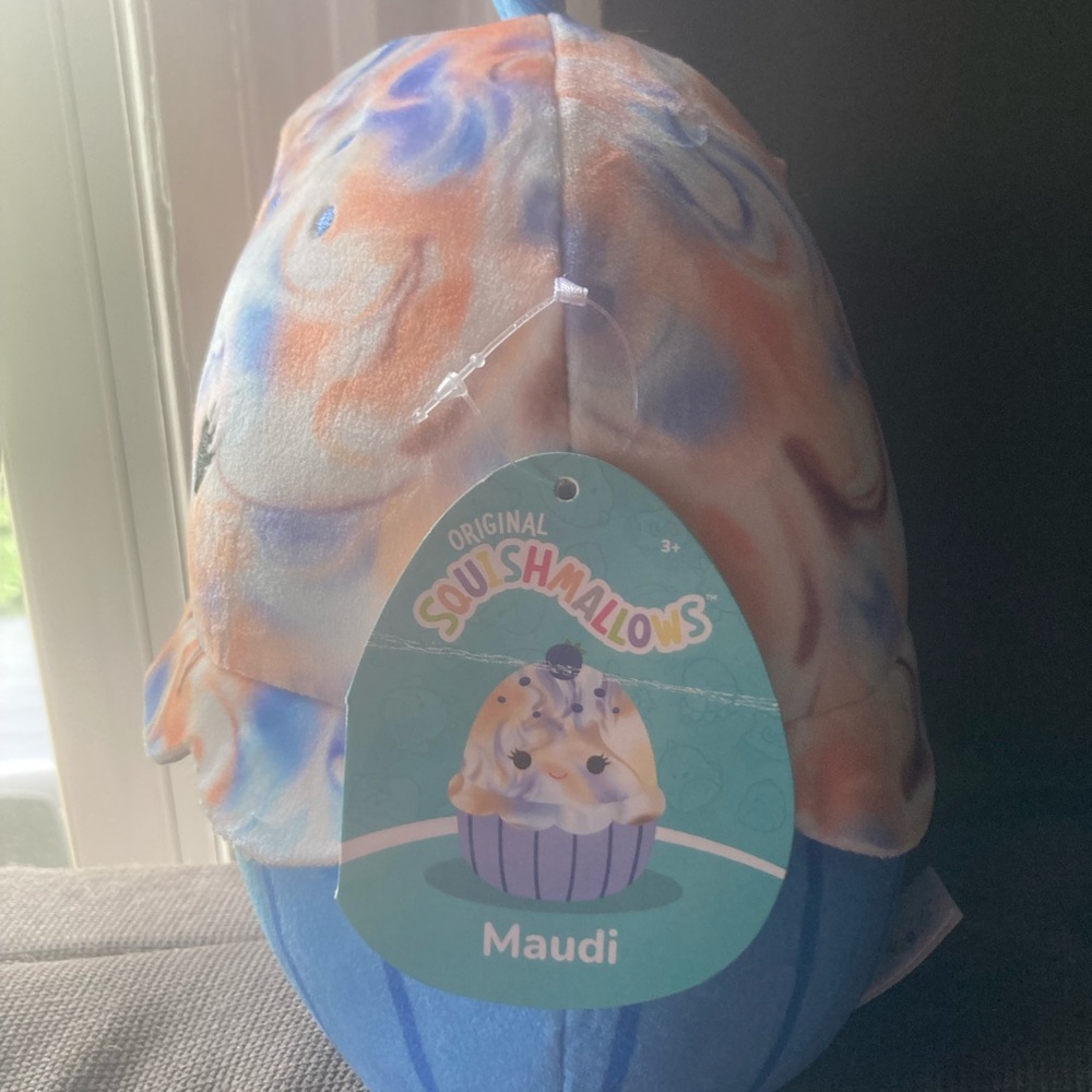 Squishmallows Cupcake Maudi 10” - Picture 2 of 7